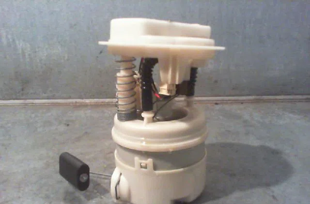 Pompe à carburant immergée RENAULT CLIO 2001 occasion