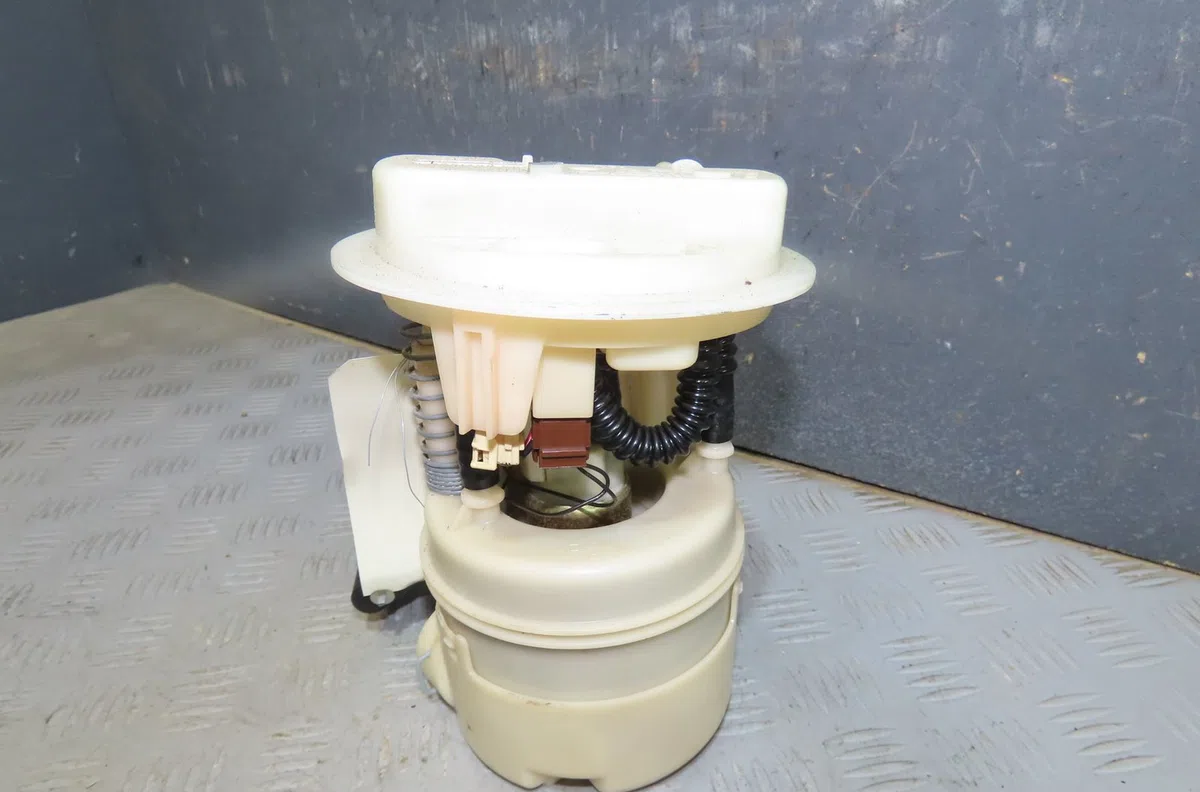 Pompe à carburant immergée Renault CLIO II (BB_, CB_) 1.4 16v (b-cb0p, bb13) (2000-2008) 5 portes occasion