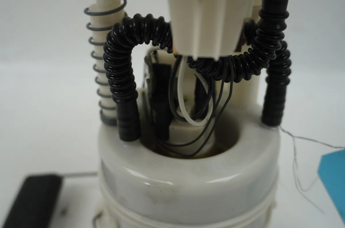Pompe à carburant immergée Renault CLIO III (BR0-1, CR0-1) 1.4 16v (2005-2012) occasion