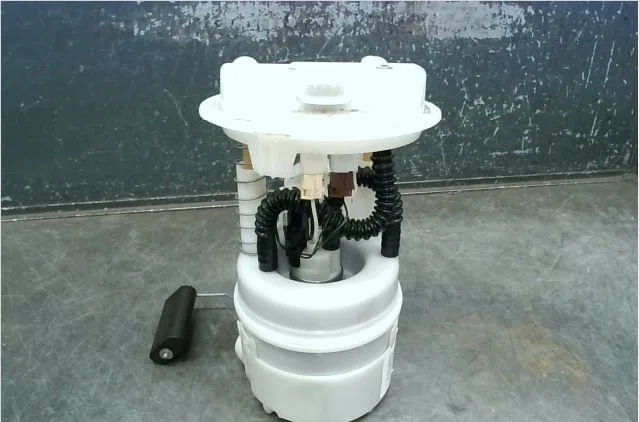 Pompe à carburant immergée RENAULT CLIO IV 2014 occasion