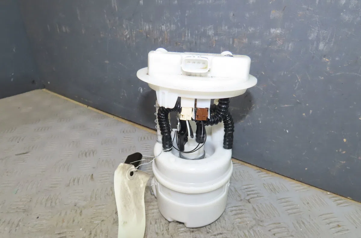 Pompe à carburant immergée Renault CLIO IV (BH_) 0.9 tce 90 (2012) 5 portes occasion