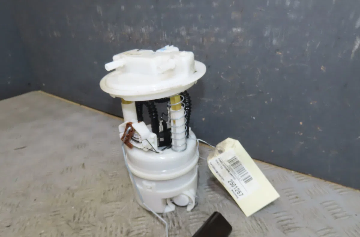Pompe à carburant immergée Renault CLIO IV (BH_) 0.9 tce 90 (2012) 5 portes occasion