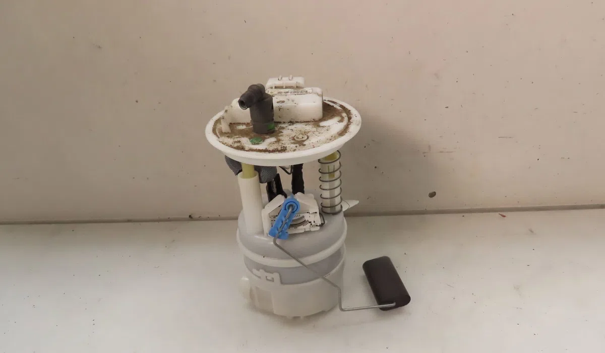 Pompe à carburant immergée Renault CLIO V (B7_) 1.0 sce 75 (b7m5) (2019) occasion