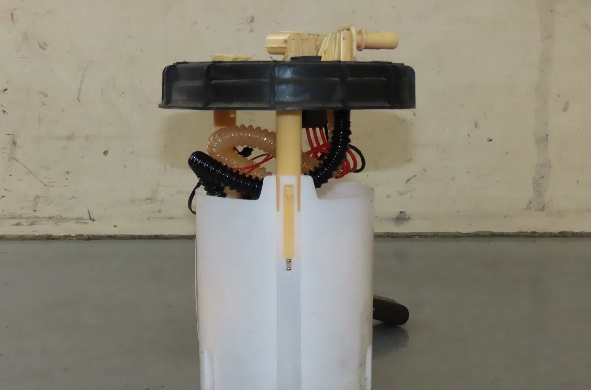 Pompe à carburant immergée Renault MEGANE IV 3-5 portes (B9A-M-N_) 1.5 blue dci 115 (b9a6) (2018) occasion