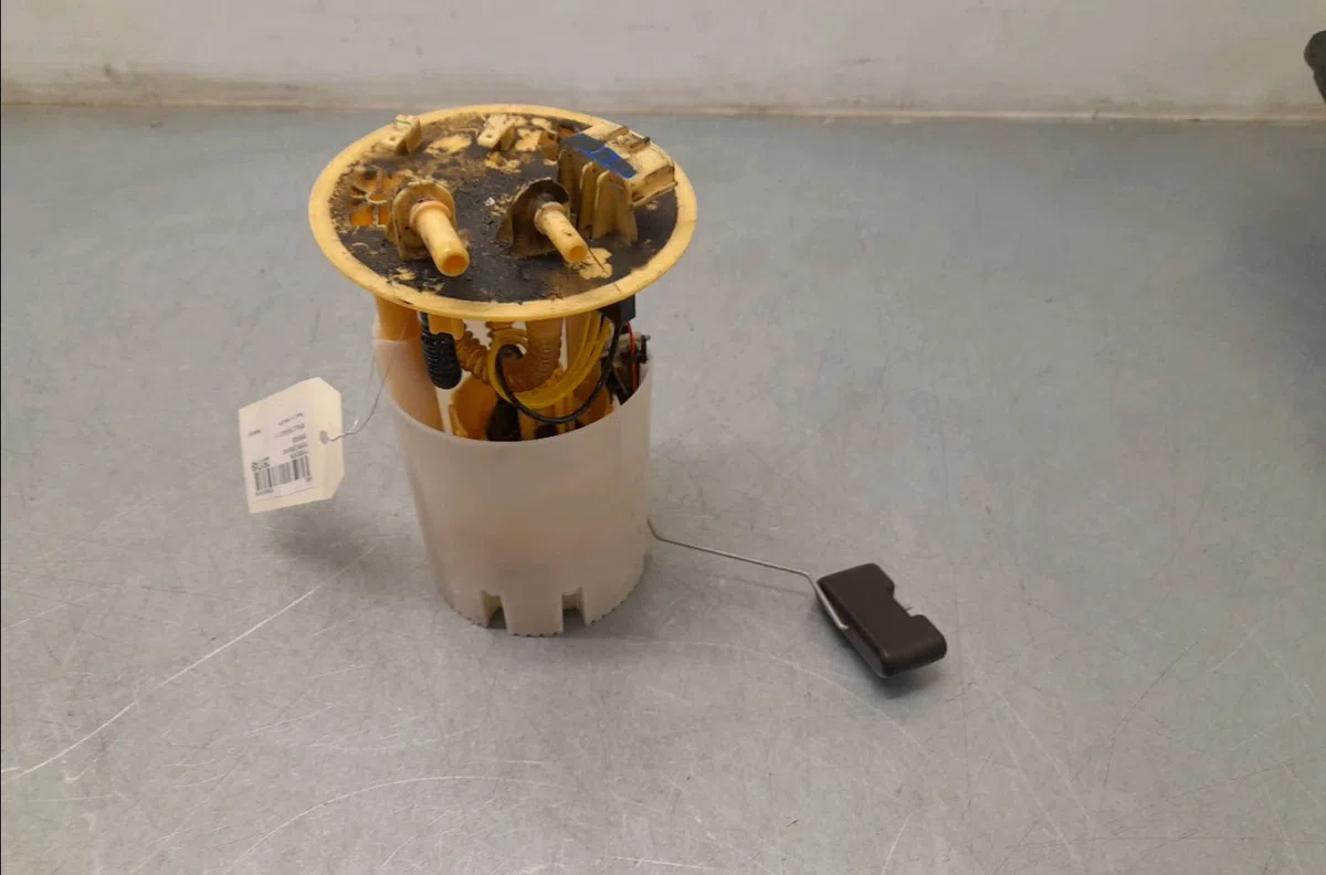 Pompe à carburant immergée Renault MEGANE IV 3-5 portes (B9A-M-N_) 1.5 dci 110 (b9a3) (2015) occasion