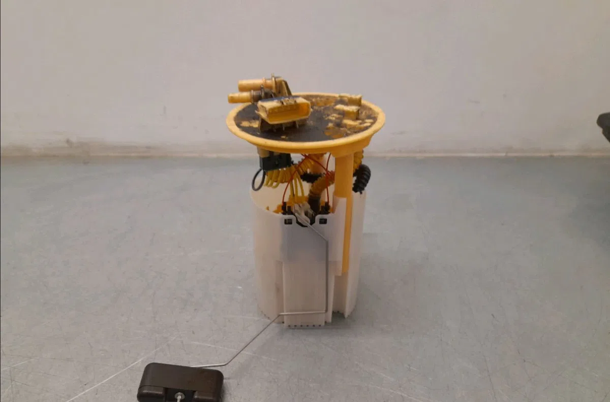 Pompe à carburant immergée Renault MEGANE IV 3-5 portes (B9A-M-N_) 1.5 dci 110 (b9a3) (2015) occasion