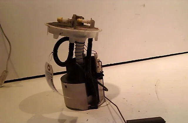 Pompe à carburant immergée RENAULT MEGANE occasion