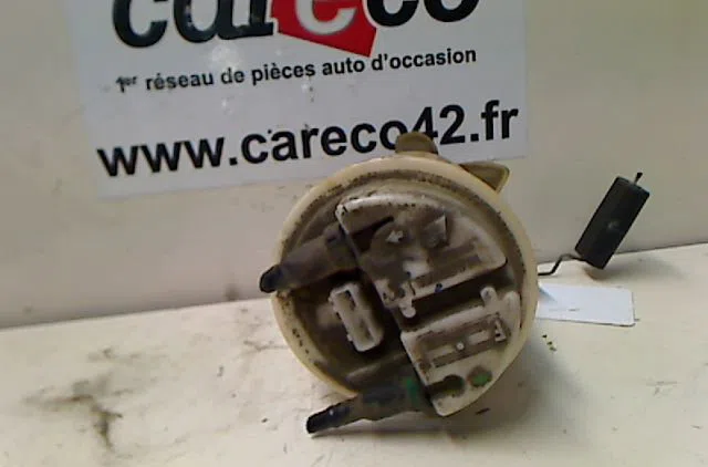Pompe à carburant immergée RENAULT R4 2000 occasion
