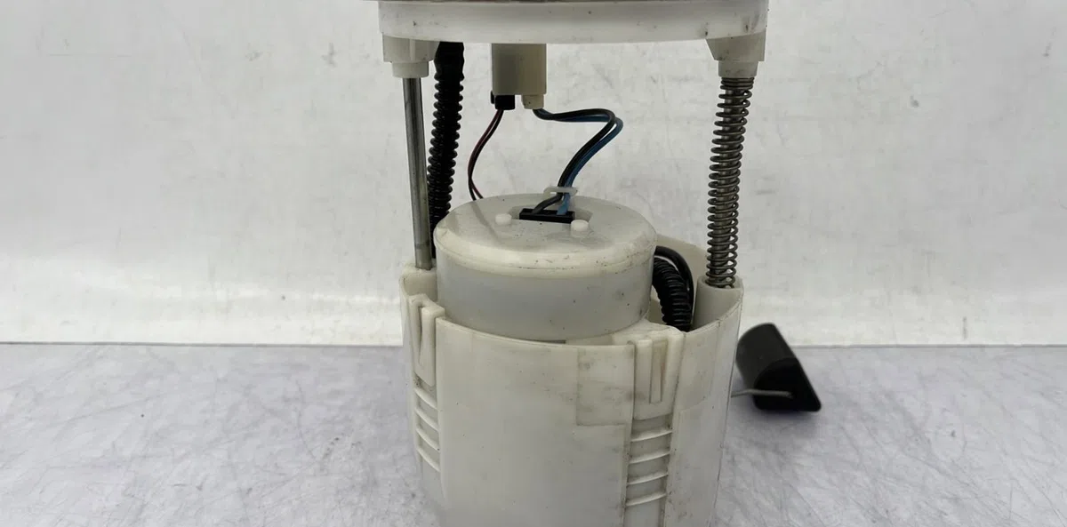 Pompe à carburant immergée SUZUKI SWIFT 3 occasion