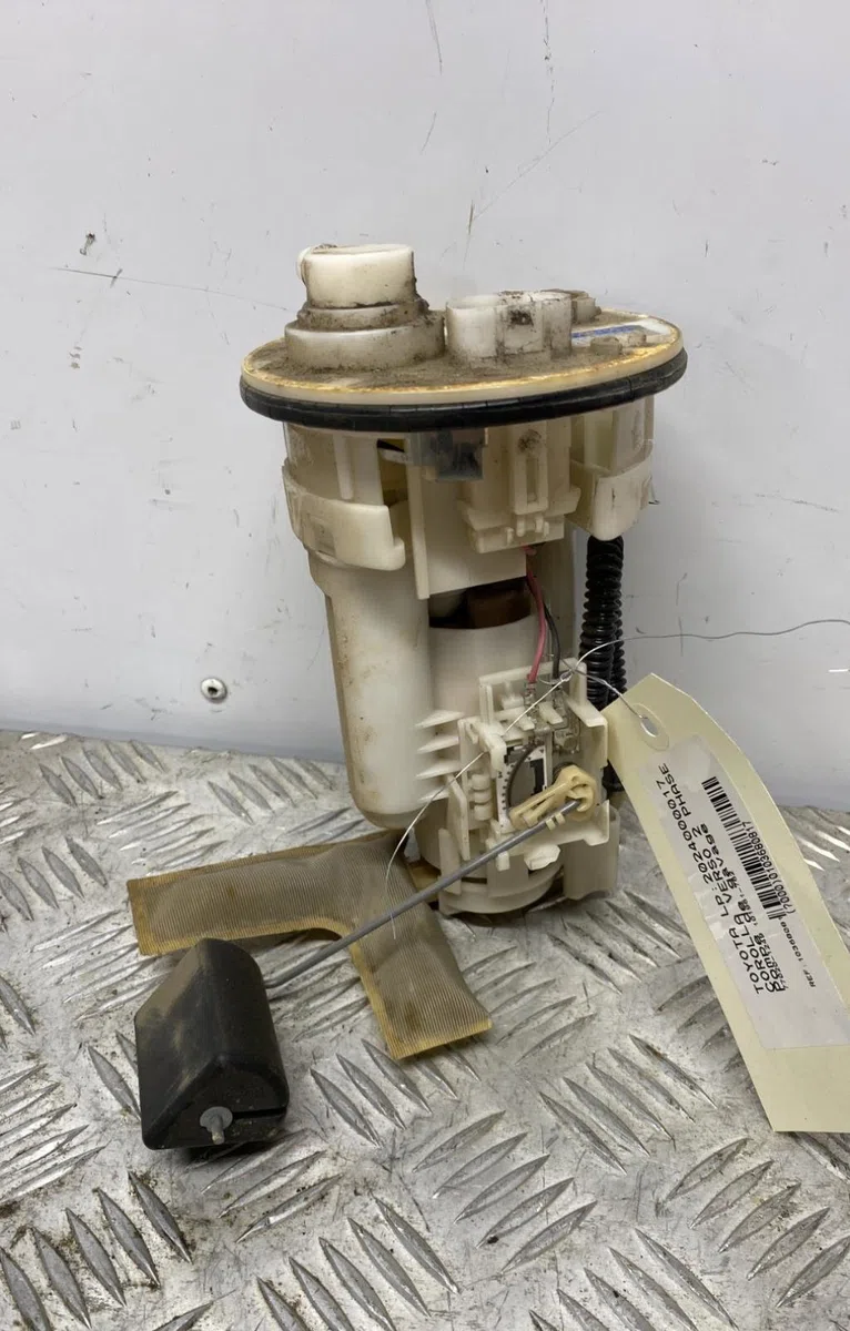 Pompe à carburant immergée TOYOTA COROLLA VERSO 1 occasion