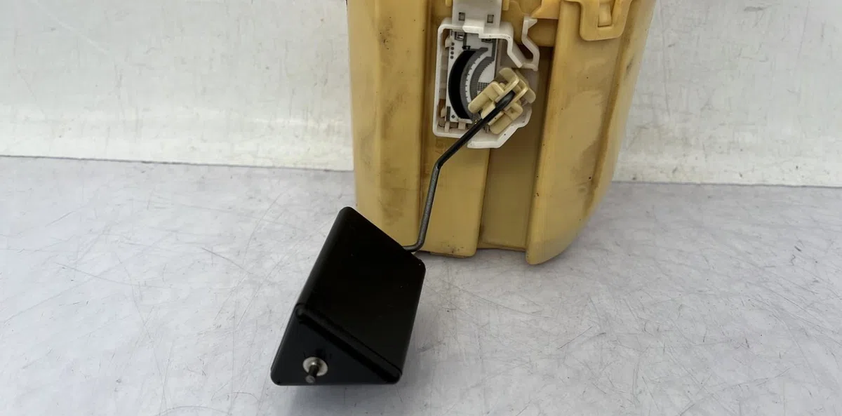 Pompe à carburant immergée TOYOTA VERSO PHASE 1 occasion