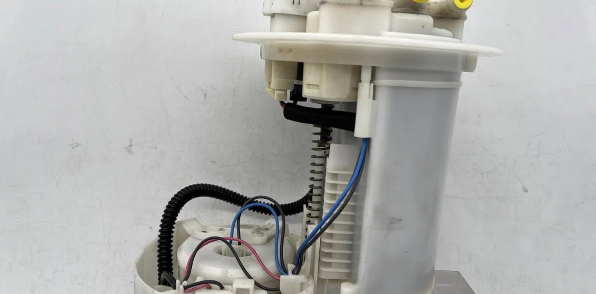 Pompe à carburant immergée TOYOTA VERSO PHASE 1 occasion