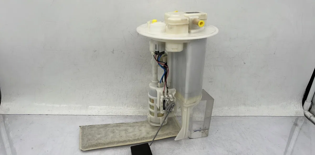 Pompe à carburant immergée TOYOTA YARIS 3 PHASE 2 occasion