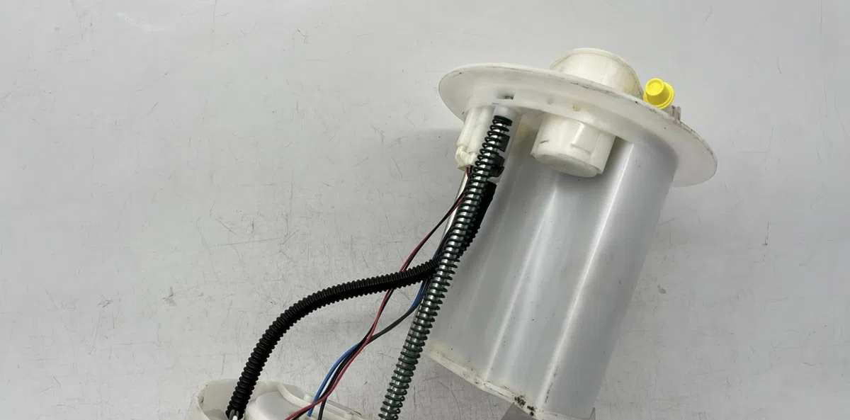 Pompe à carburant immergée TOYOTA YARIS 3 PHASE 2 occasion