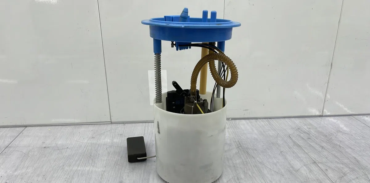 Pompe à carburant immergée VOLKSWAGEN GOLF 5 occasion
