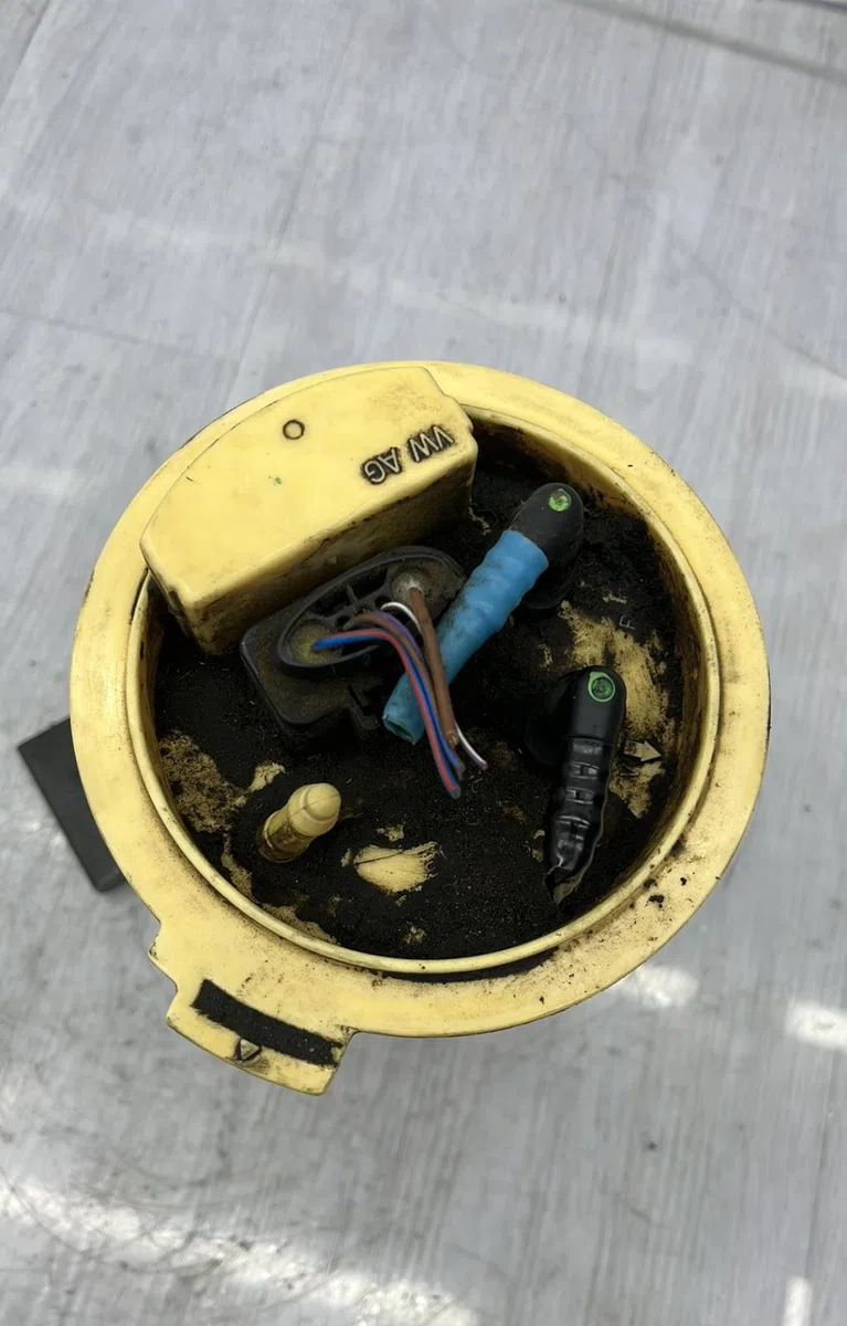 Pompe à carburant immergée VOLKSWAGEN GOLF 5 occasion
