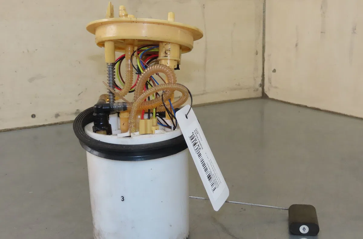 Pompe à carburant immergée Volkswagen GOLF VII (5G1, BQ1, BE1, BE2) 1.6 tdi (2012-2017) occasion