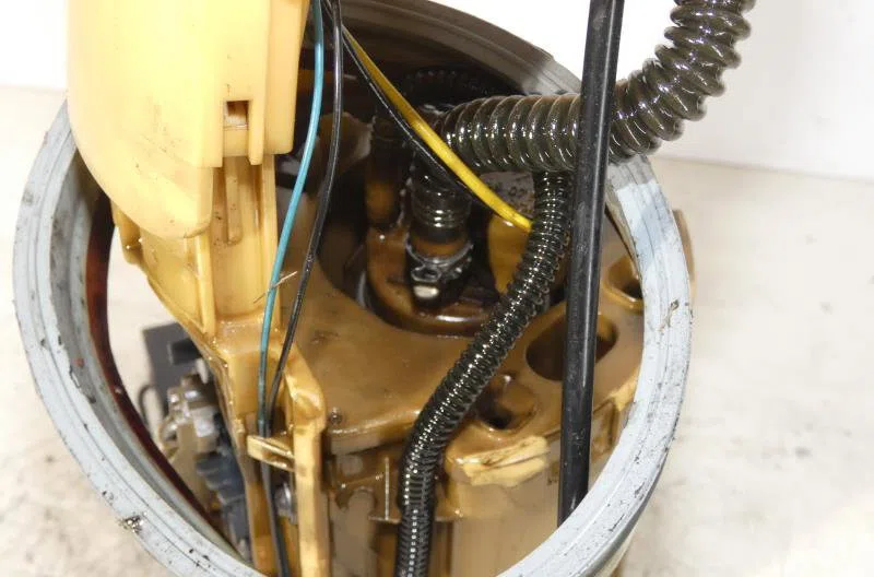 Pompe à carburant immergée VOLKSWAGEN TOURAN 1 PHASE 1 occasion