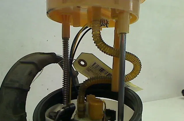 Pompe à carburant immergée Volkswagen TOURAN (1T3) 1.6 tdi (2010-2015) 5 portes occasion