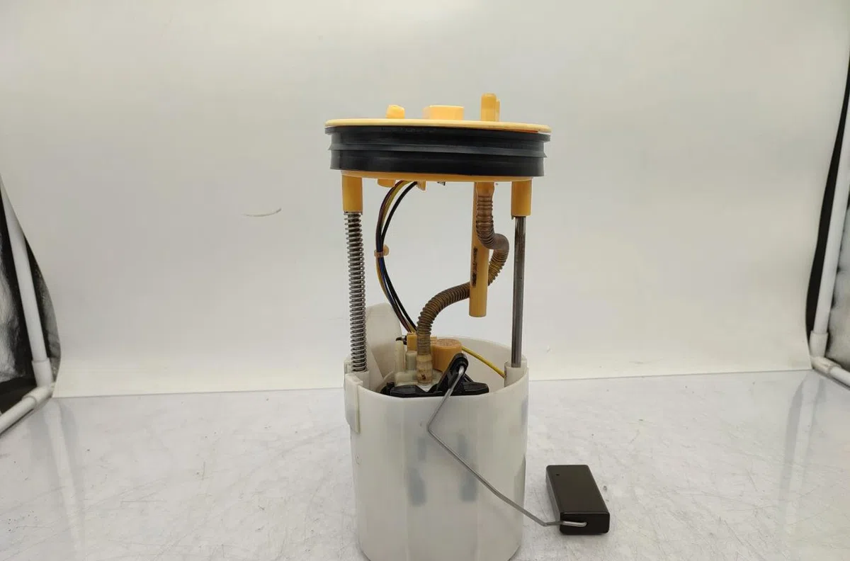 Pompe à carburant immergée VOLKSWAGEN TOURAN 2 occasion