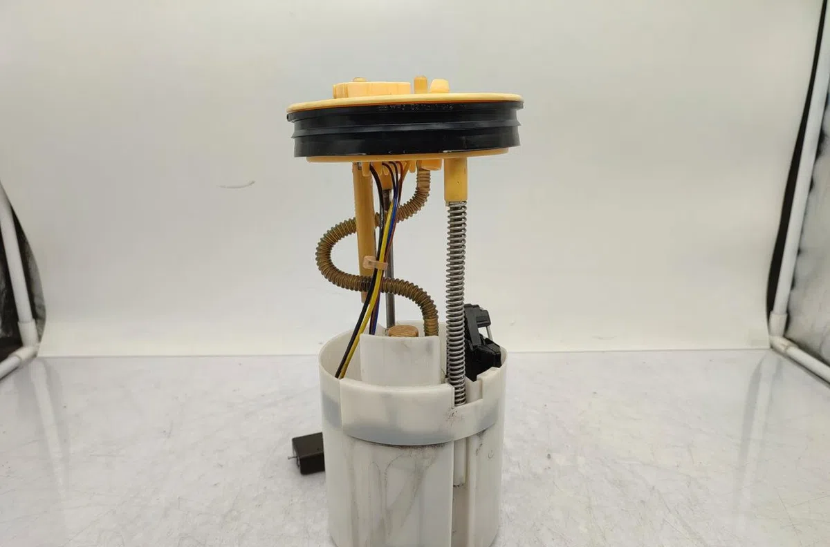 Pompe à carburant immergée VOLKSWAGEN TOURAN 2 occasion