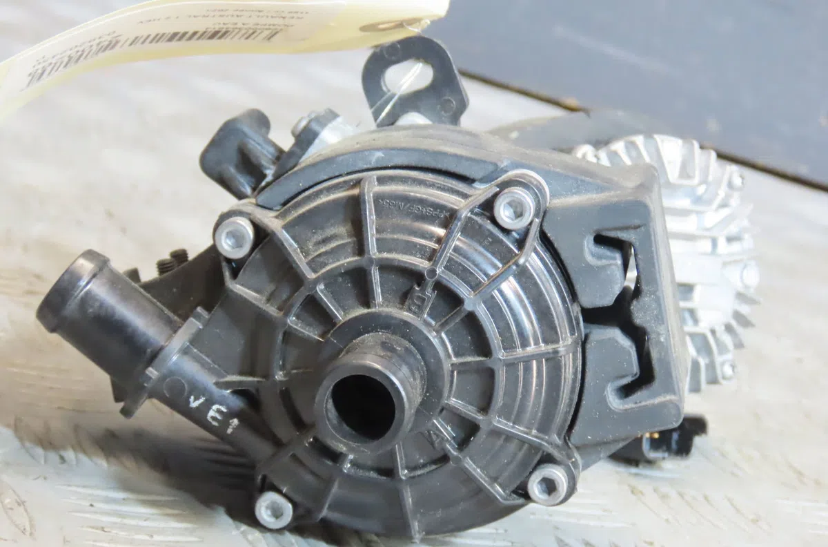 Pompe a eau RENAULT AUSTRAL occasion