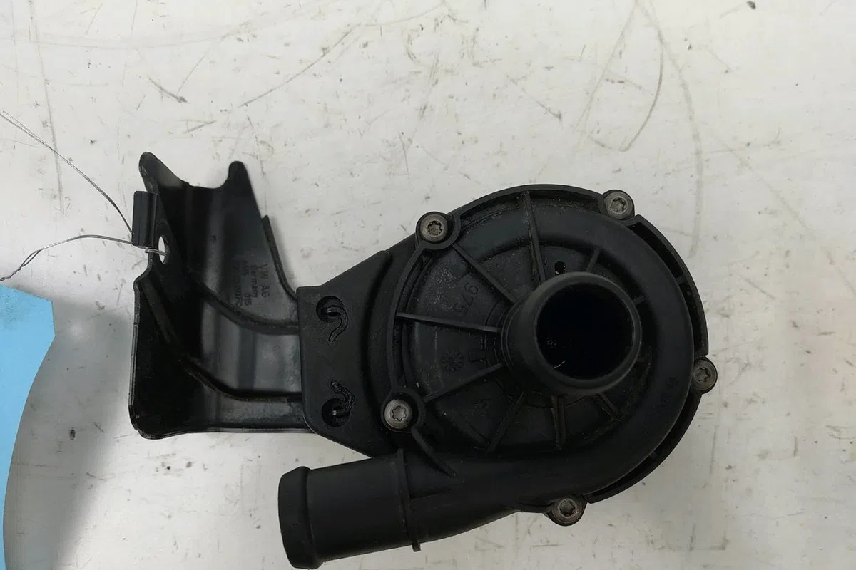 Pompe a eau Skoda OCTAVIA IV Combi (NX5) 1.4 tsi iv (2020) occasion