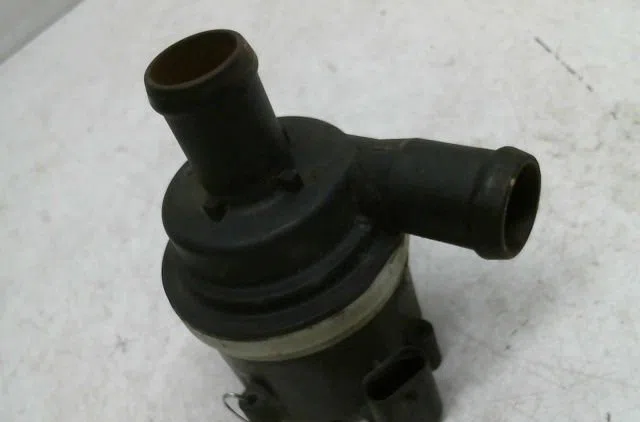 Pompe a eau VOLKSWAGEN POLO occasion