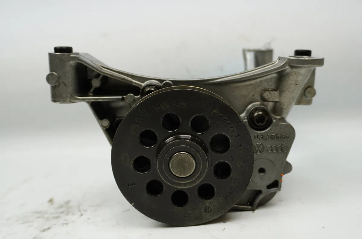 Pompe a huile Volkswagen GOLF VI (5K1) 1.6 tdi (2009-2012) 5 portes occasion