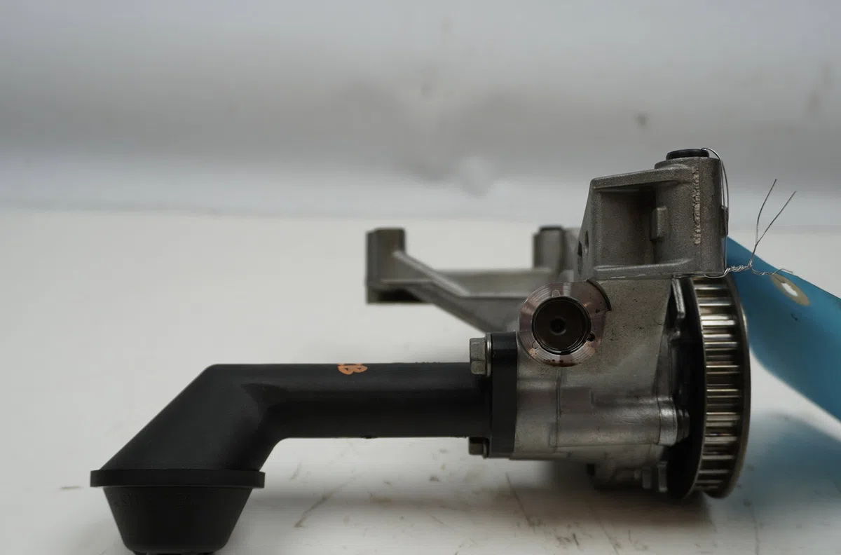 Pompe a huile Volkswagen POLO V (6R1, 6C1) 1.6 tdi (2009) 5 portes occasion