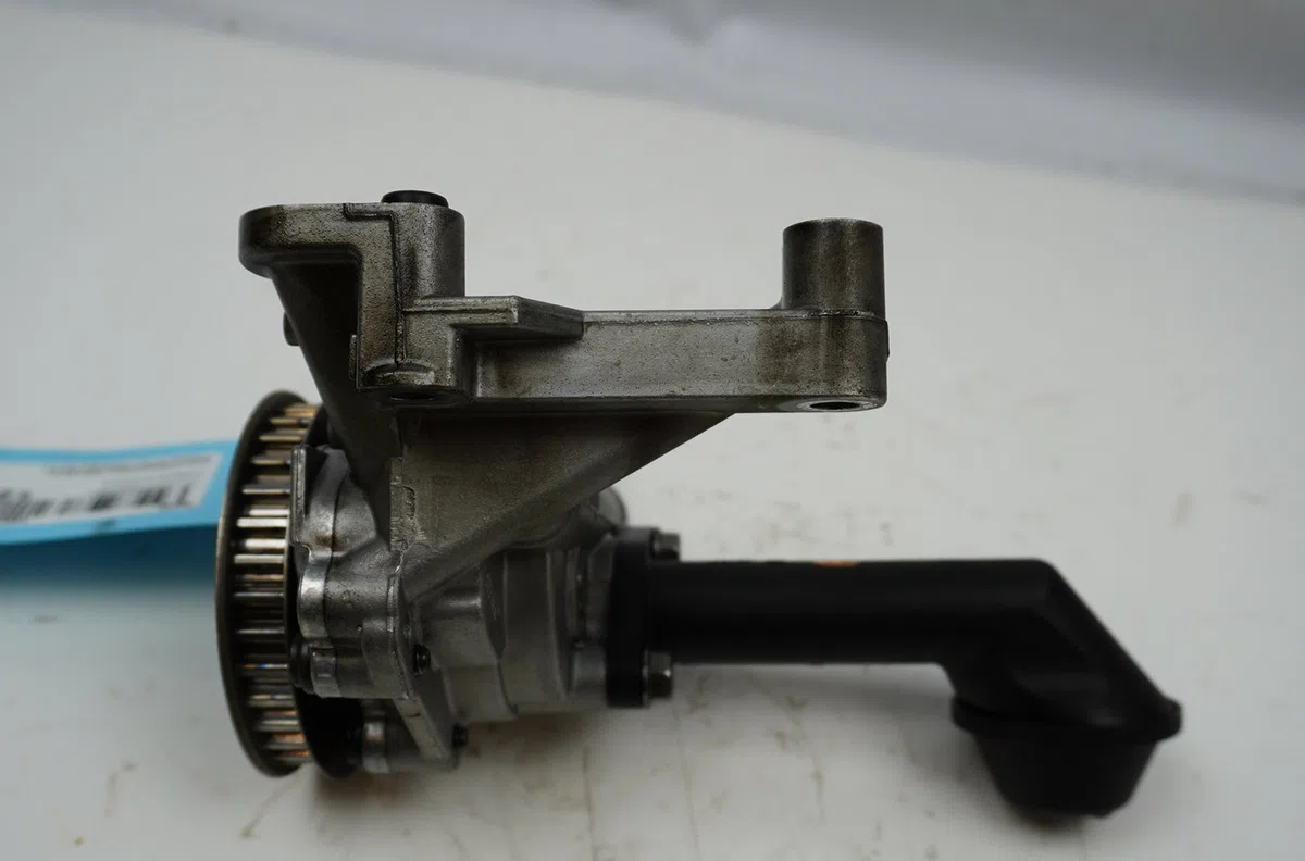 Pompe a huile Volkswagen POLO V (6R1, 6C1) 1.6 tdi (2009) 5 portes occasion
