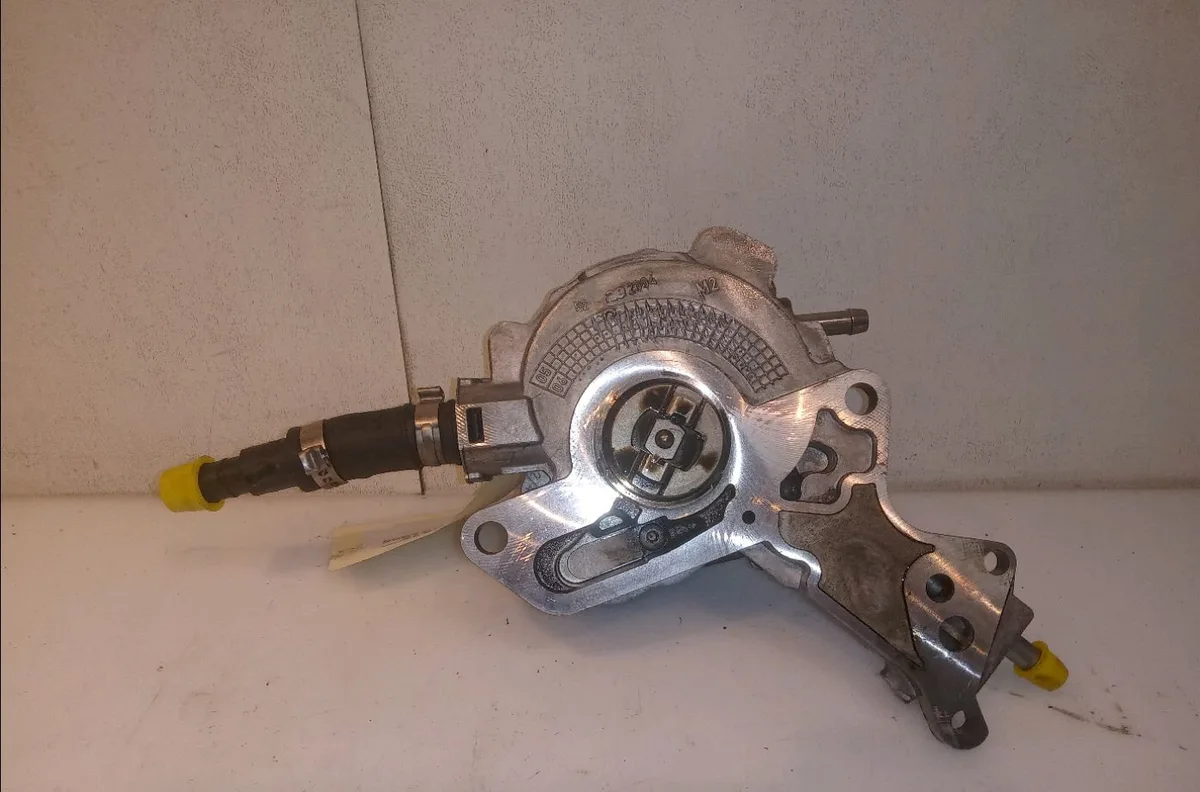 Pompe a vide Audi A4 B7 (8EC) 1.9 tdi (2004-2008) 4 portes occasion