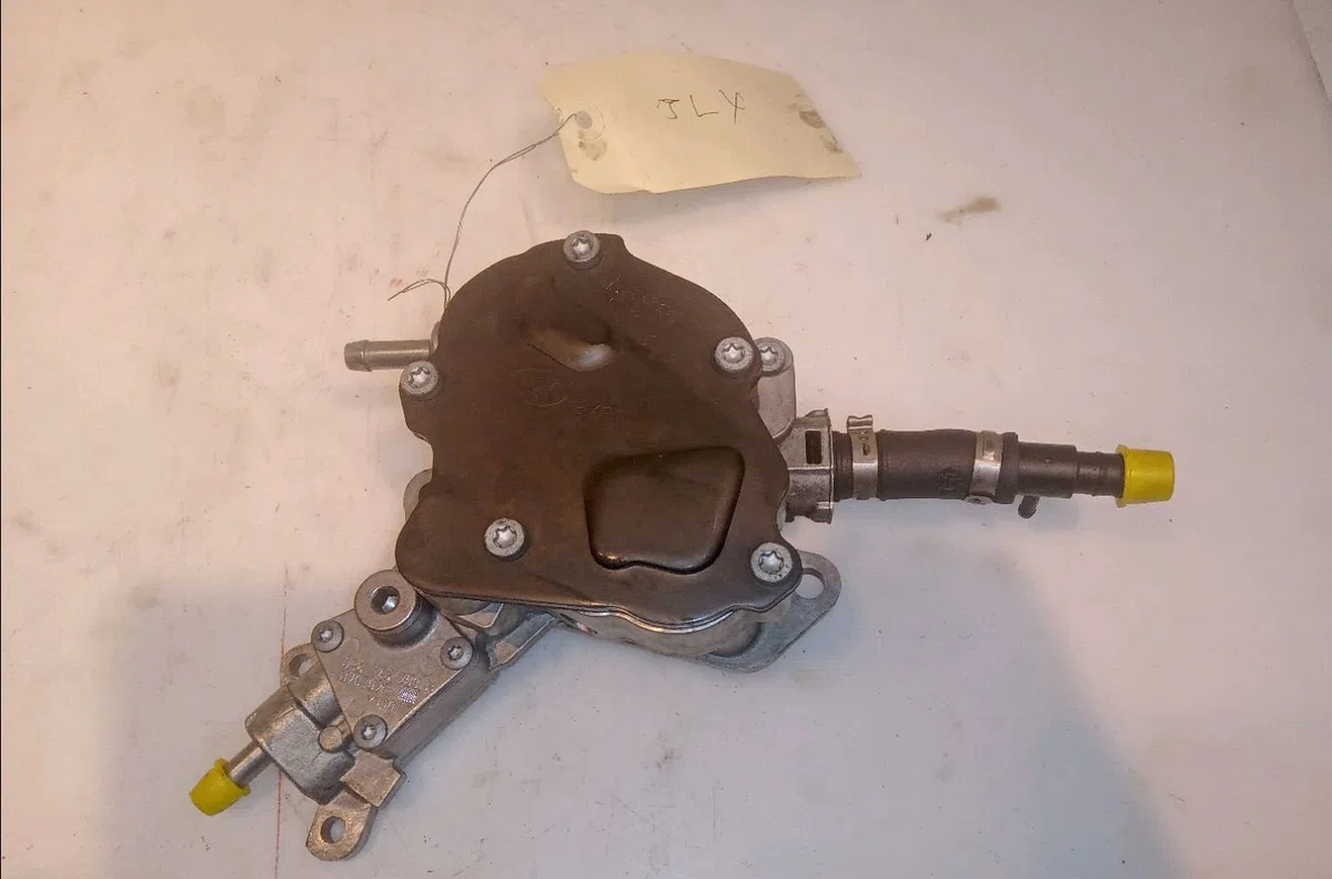Pompe a vide Audi A4 B7 (8EC) 1.9 tdi (2004-2008) 4 portes occasion