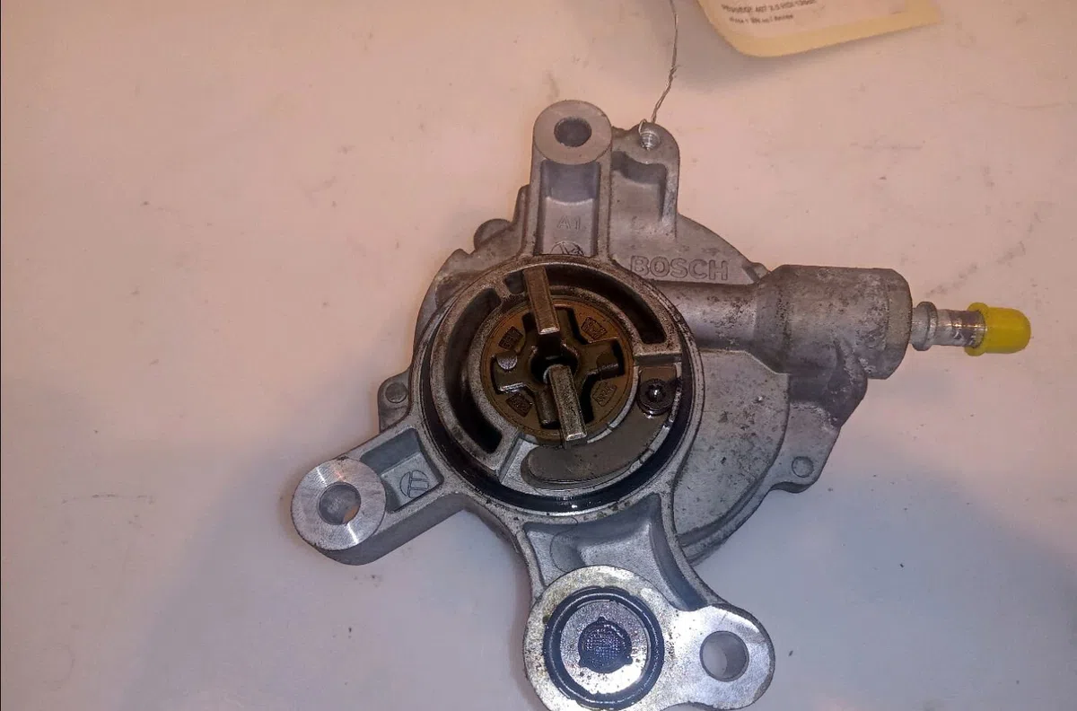 Pompe a vide Peugeot 407 SW (6E_) 2.0 hdi 135 (2004-2010) occasion