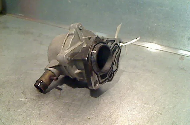 Pompe a vide RENAULT CLIO II Phase 1 03-1998--06-2001 occasion