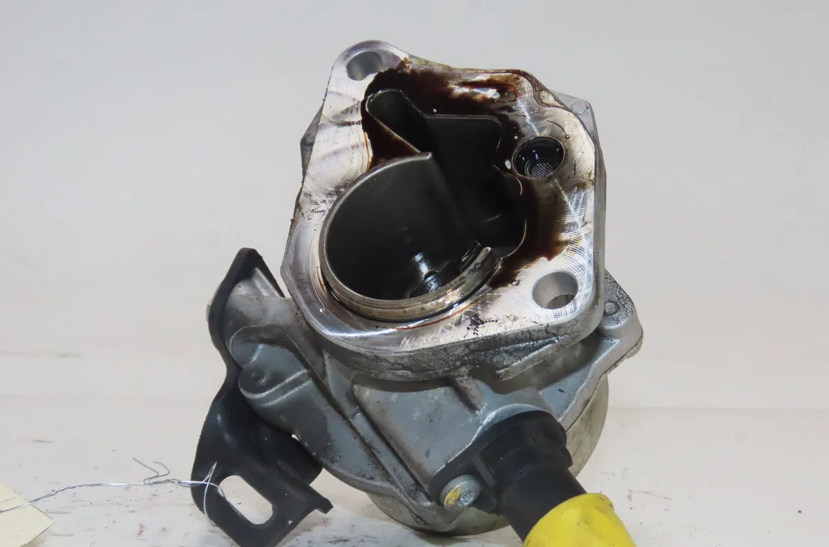Pompe a vide Renault KANGOO Express (FW0-1_) 1.5 dci 75 (fw07, fw10, fw04) (2010) 4 portes occasion