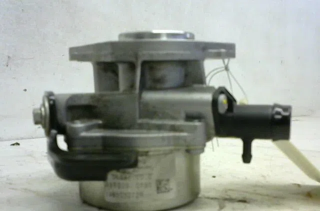 Pompe a vide Renault KANGOO Express (FW0-1_) 1.5 dci 75 (fw07, fw10, fw04) (2010) 4 portes occasion