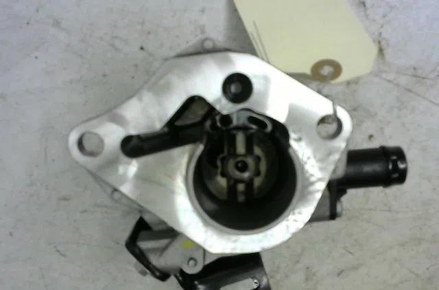 Pompe a vide Renault KANGOO Express (FW0-1_) 1.5 dci 75 (fw07, fw10, fw04) (2010) 4 portes occasion
