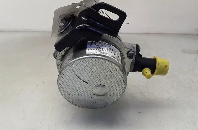Pompe a vide Renault MEGANE III 3-5 portes (BZ0-1_, B3_) 1.5 dci (bz09, bz0d, bz1w, bz29, bz14) (2009) 5 portes occasion