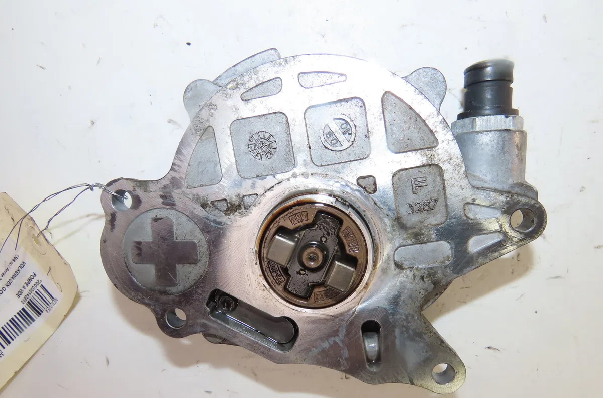 Pompe a vide Volkswagen GOLF VI (5K1) 1.6 tdi (2009-2012) 5 portes occasion