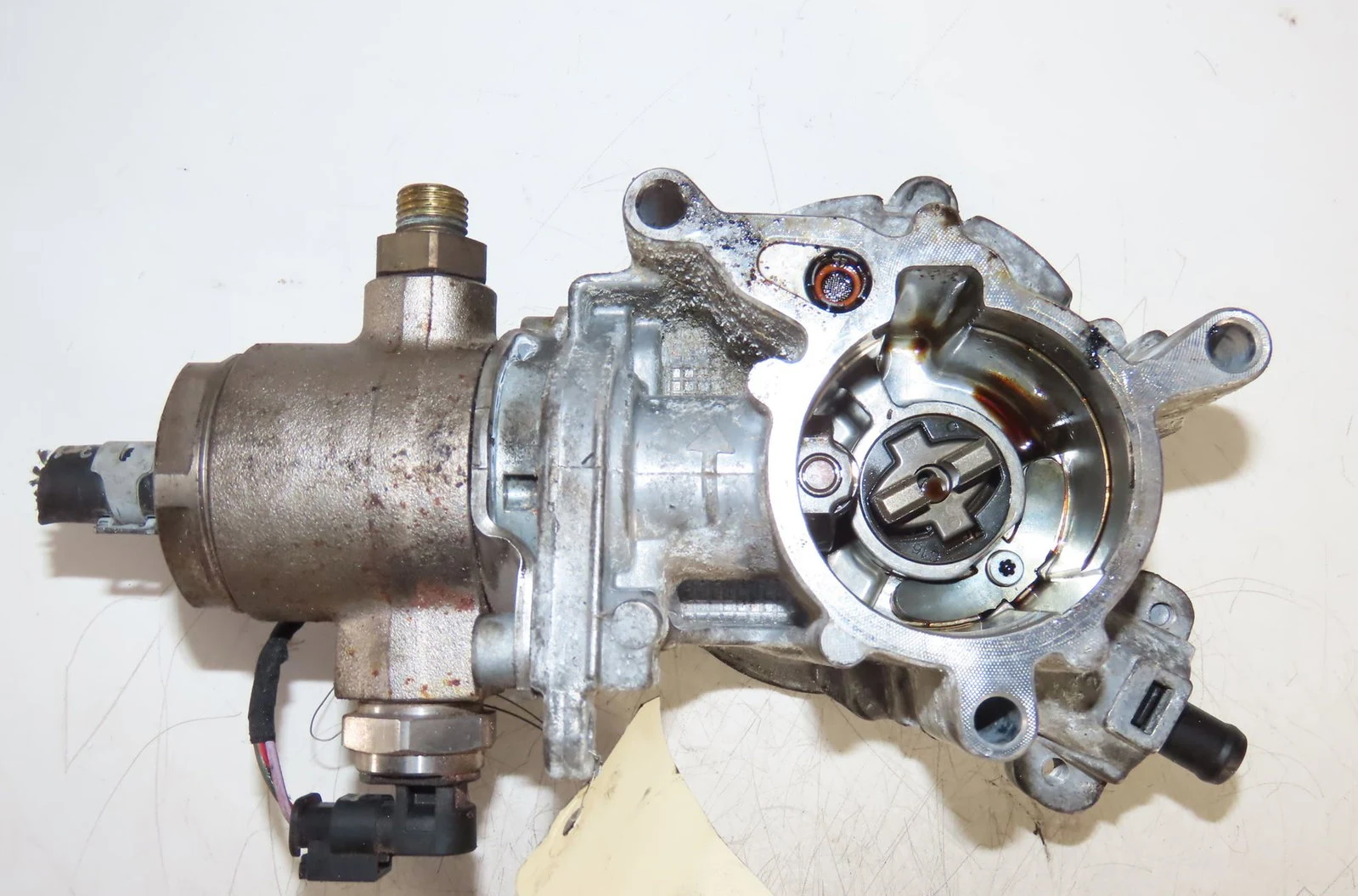 Pompe a vide Volkswagen GOLF VI Décapotable (517) 2.0 gti (2012-2016) occasion