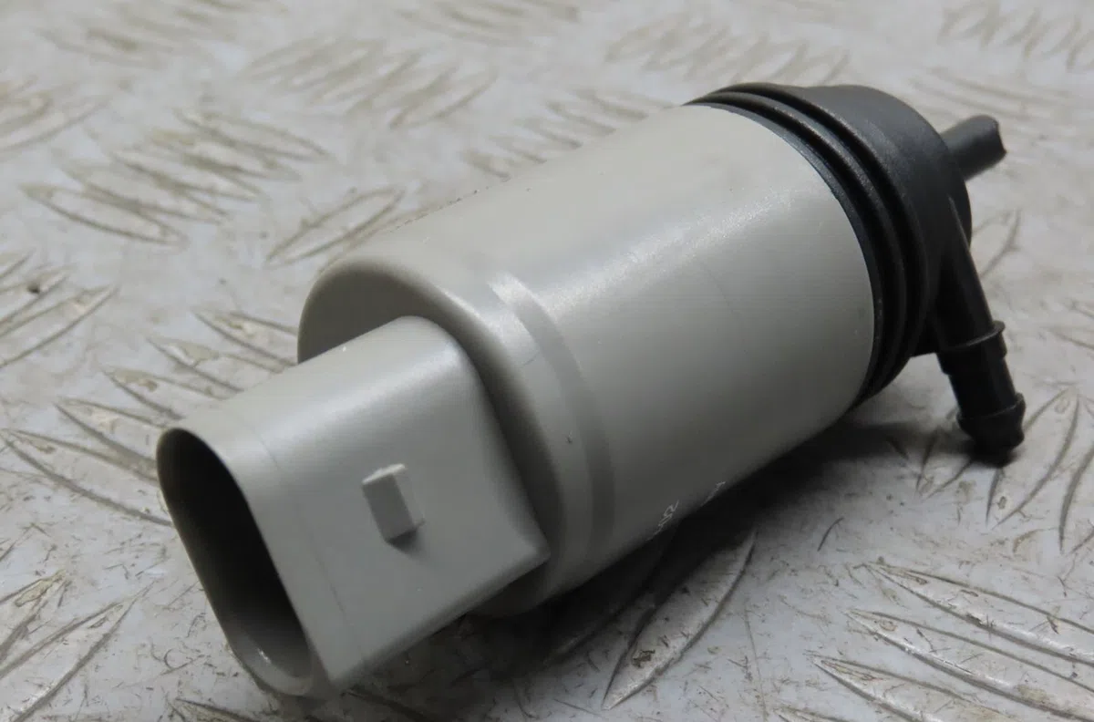 Pompe lave-glace ar Bmw 1 (E87) 118 d (2004-2007) 5 portes occasion