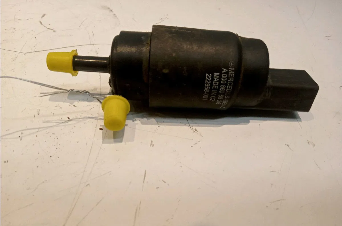 Pompe lave-glace ar Mercedes-benz VITO - MIXTO Camionnette (W639) 115 cdi (639.601, 639.603, 639.605) (2003) occasion