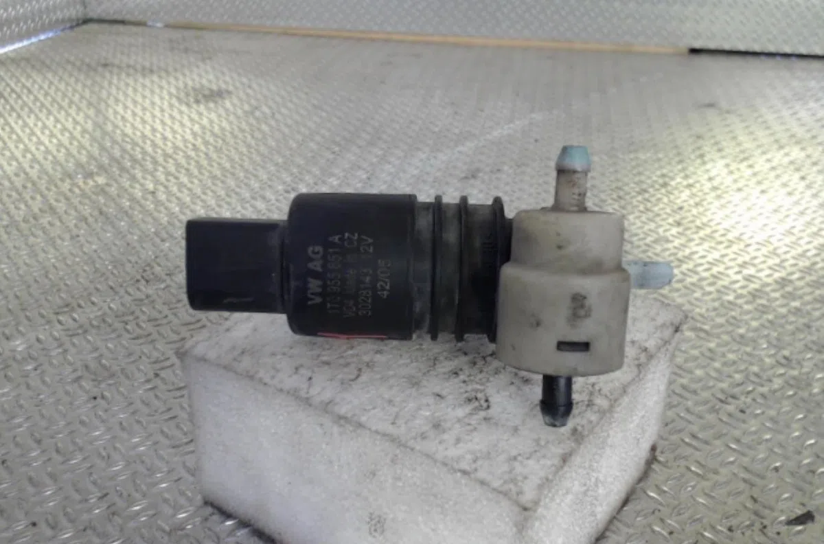 Pompe lave-glace avant AUDI A4 2  A4 2 AVANT PHASE 2 BREAK occasion