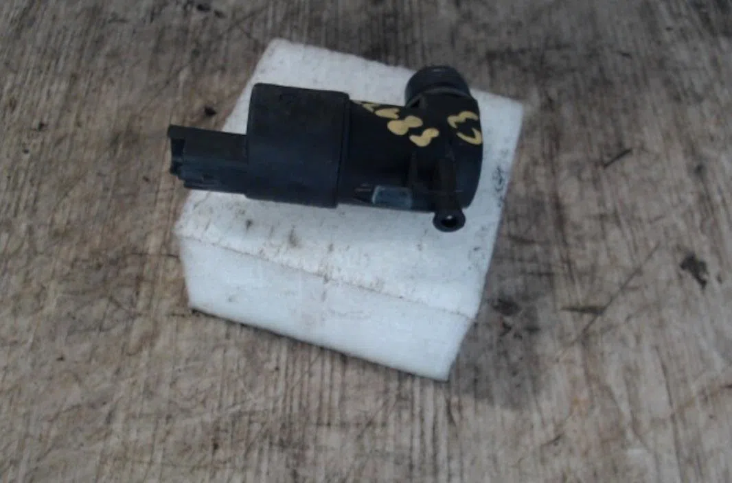 Pompe lave-glace avant Citroen C3 Pluriel (HB_) 1.4 hdi (2004) 2 portes occasion