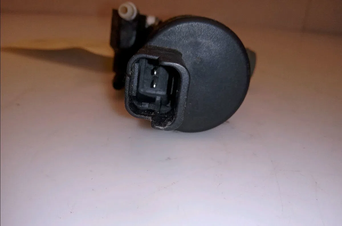 Pompe lave-glace avant Dacia SANDERO 1.4 mpi lpg (2009) occasion