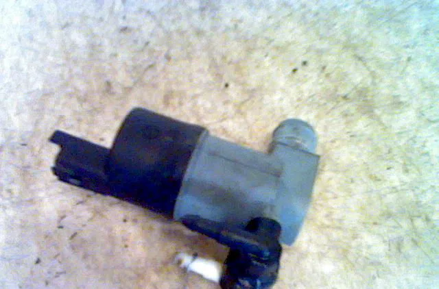 Pompe lave-glace avant DACIA SANDERO I 2012 occasion