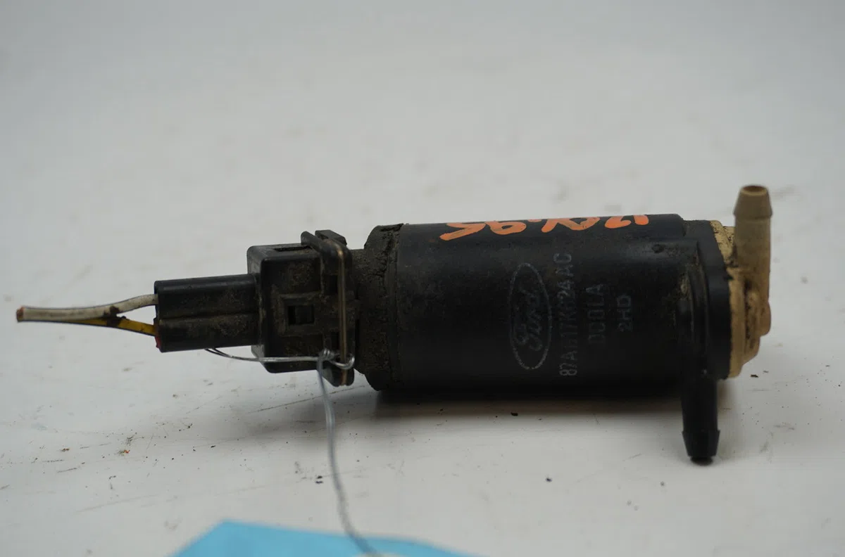 Pompe lave-glace avant Ford FIESTA V (JH_, JD_) 1.4 tdci (2001-2008) 5 portes occasion