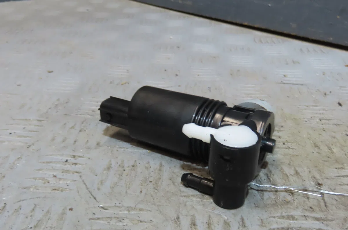 Pompe lave-glace avant Ford FIESTA VI (CB1, CCN) 1.0 ecoboost (2013) occasion