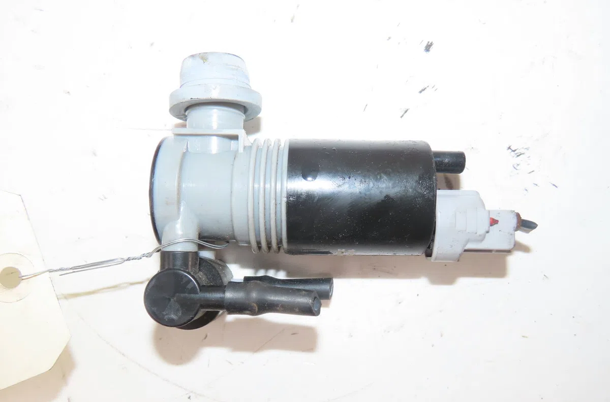 Pompe lave-glace avant Mazda 2 Berline bicorps trois ou cinq portes (KB) 1.5 hybrid (kbac3x) (2022) occasion